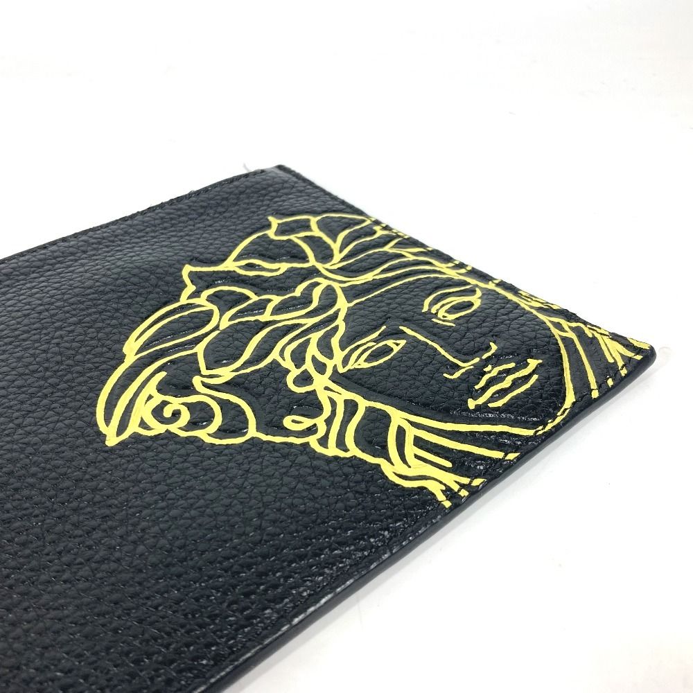 美品 ヴェルサーチ レザー クラッチバッグ メデューサ ロゴ型押し ブラック ヴェルサーチクロコ型押しクラッチバッグメドゥーサゴールドロゴブラック