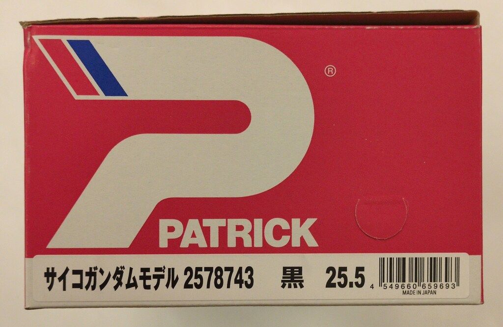 スニーカー