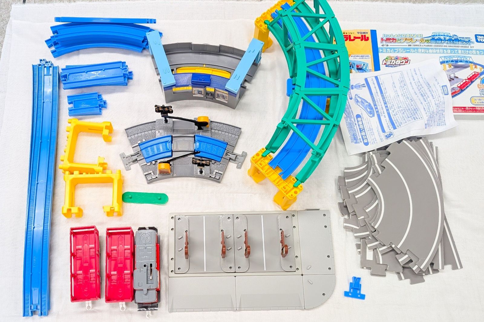 トミカとプラレールの曲線大鉄橋セット 箱なし パーツ未 現状品
