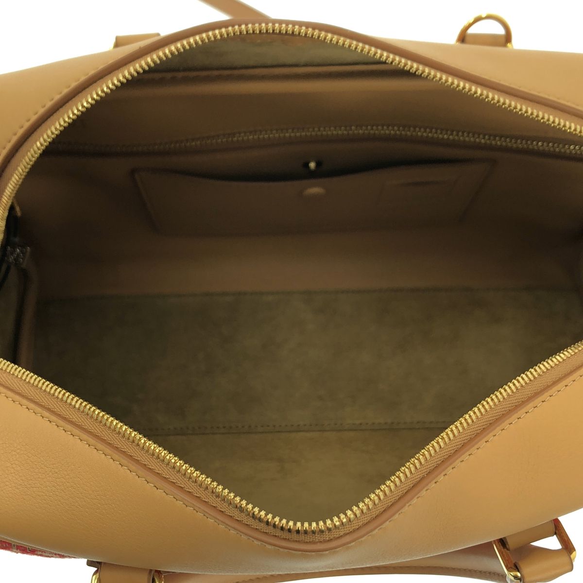 ベージュ レッド