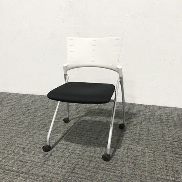 スタッキングチェア 肘無 マノス ネスタブルタイプ キャスター付 会議椅子 イトーキ オフホワイトW ブラックT