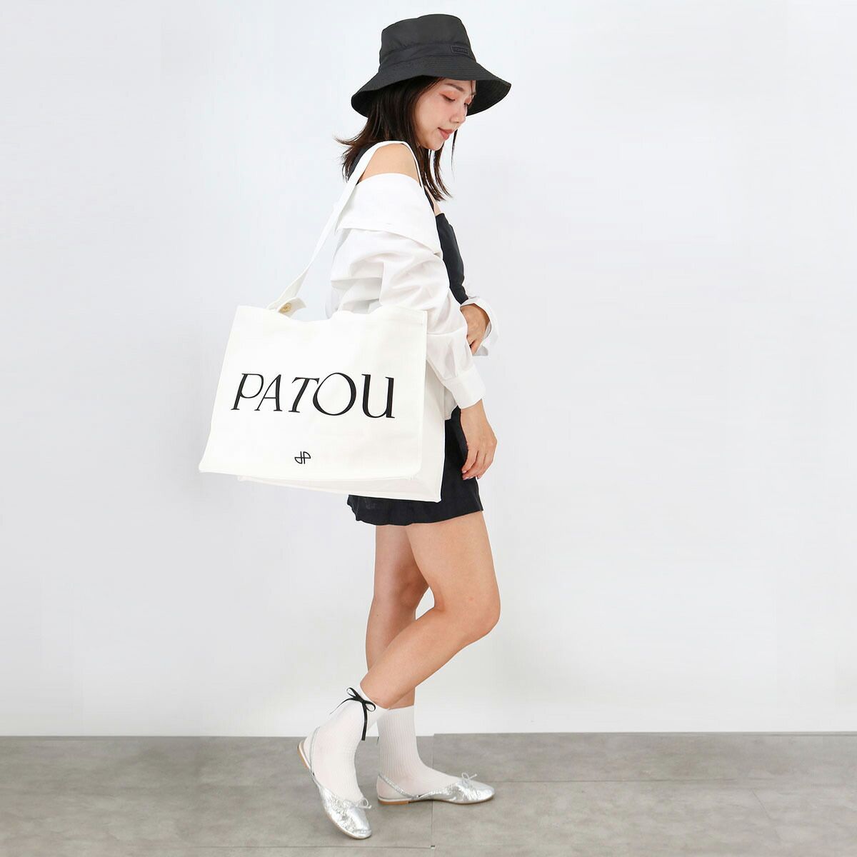 PATOU パトゥ AC0240076 LARGE TOTE BAG CREAM オーガニックコットン ロゴ キャンバストートバッグ A4収納可能 -  メルカリ