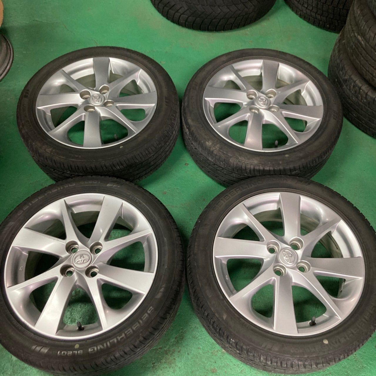 トヨタ アクア 純正 16インチ 6j +51 PCD100 セイバーリング 195/50R16 