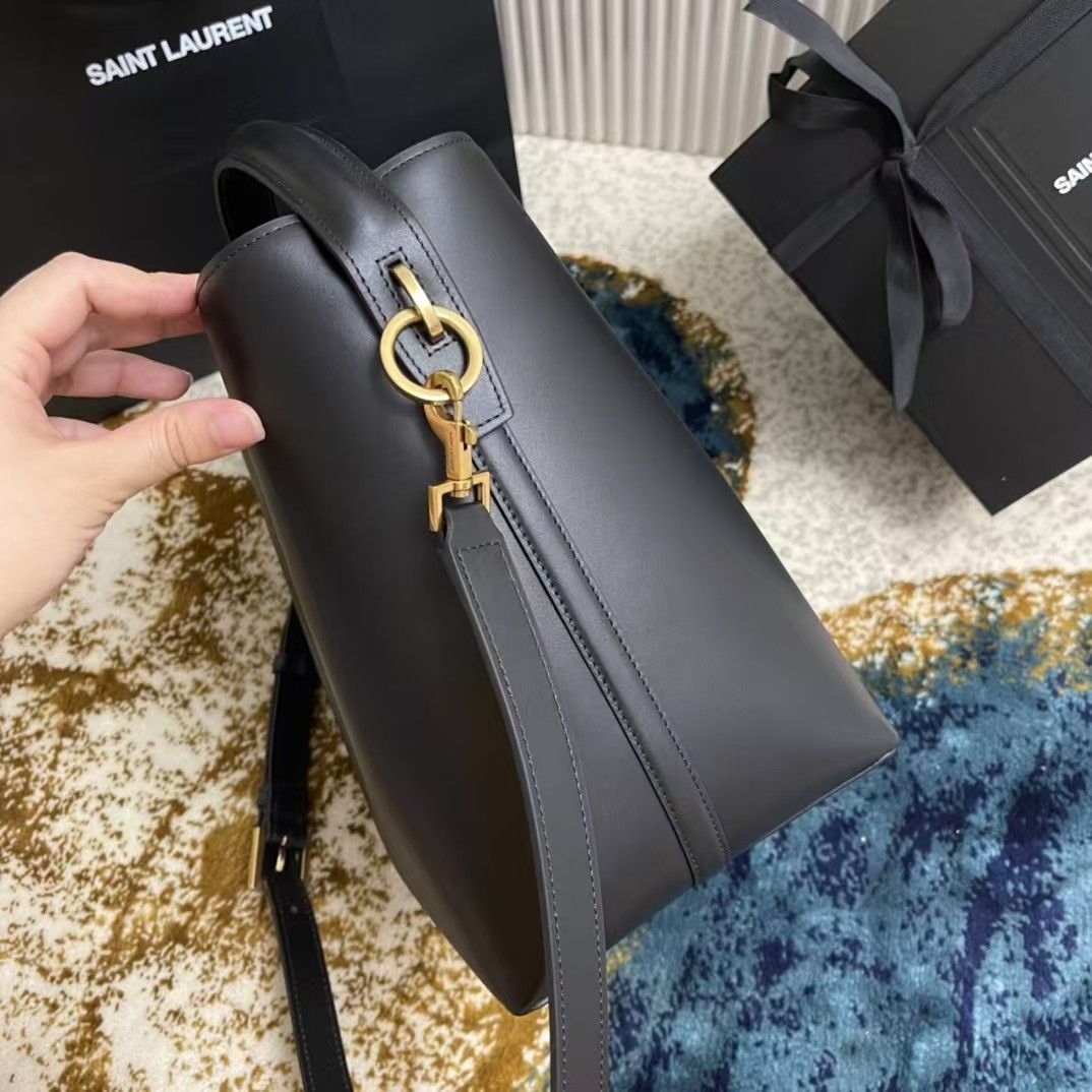 美品 ☆YSL☆ サンローランショルダーバッグハンドバッグ - メルカリ