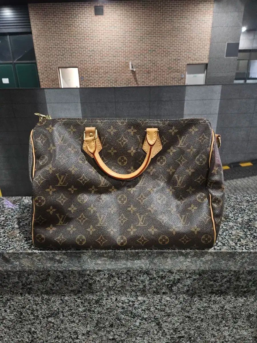 Louis Vuitton ルイヴィトン モノグラム バンドリエール