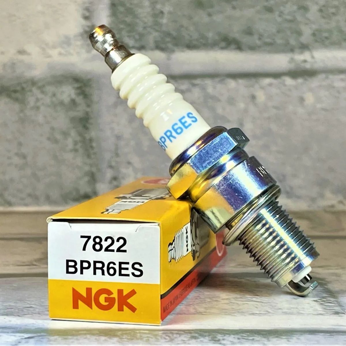 ＮＧＫ　ＢＰＲ６ＥＳ　４本セット　モトグッチ　１１００スポルト　適合　新品！