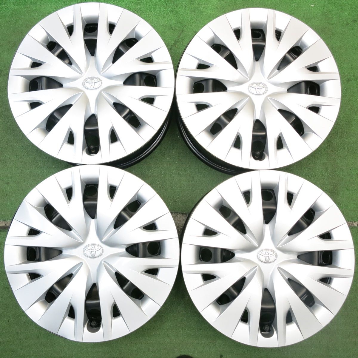 トヨタ シエンタ 15インチ 純正スチールホイール 4本 新車外し 新車外し☆トヨタ シエンタ 純正 スチール ホイール 15インチ 15×5.5J