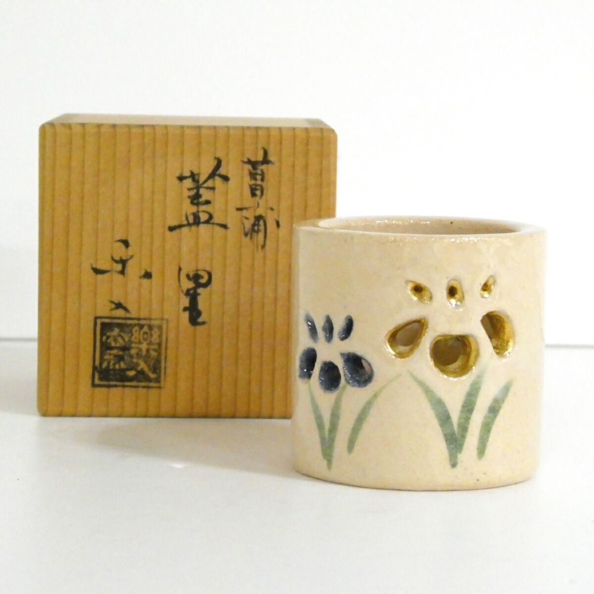 七月の特売品】楽入窯 菖蒲 蓋置【中古】 - メルカリ