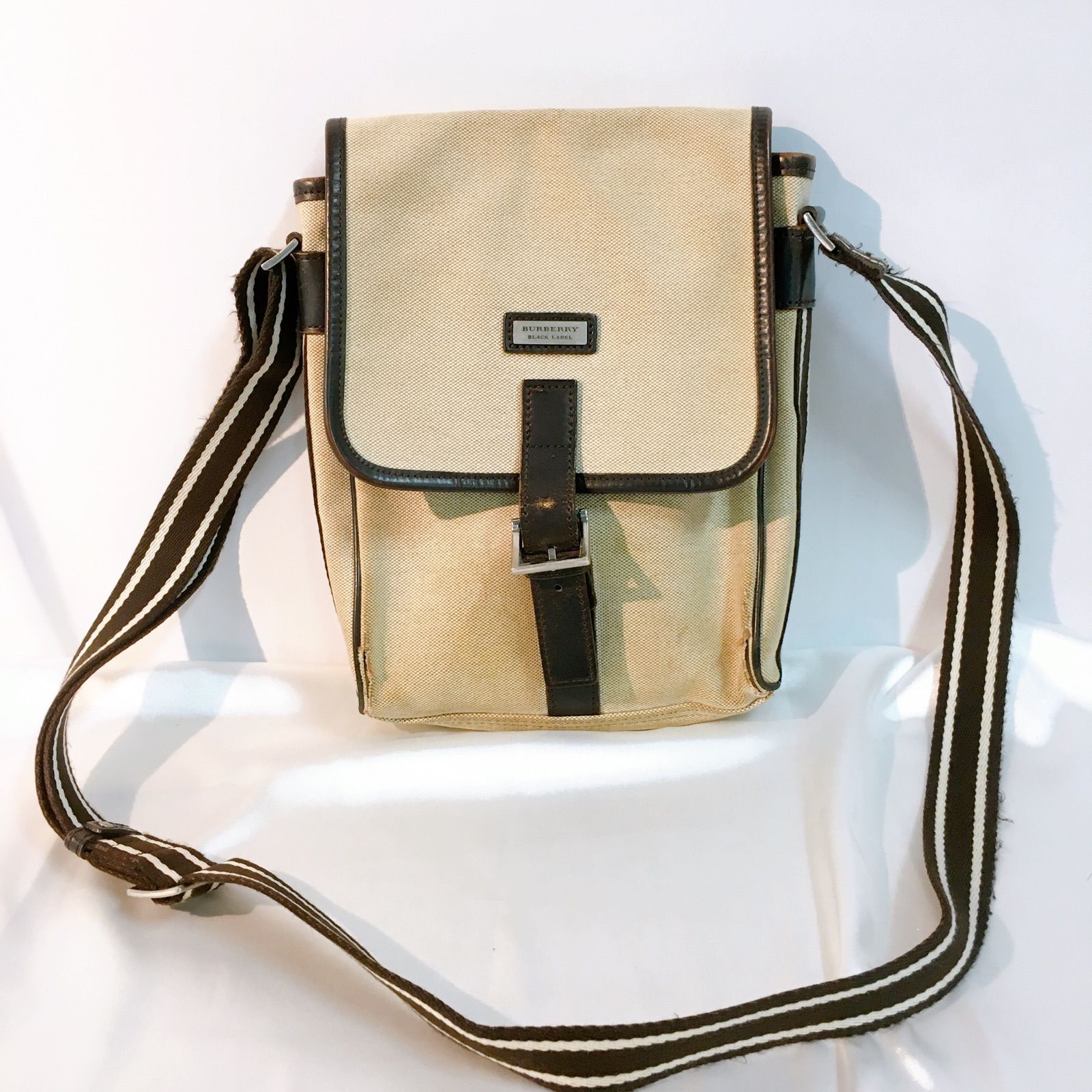半額でGETできるお得 BURBERRY ショルダーバッグ ブラック/ベージュ 
