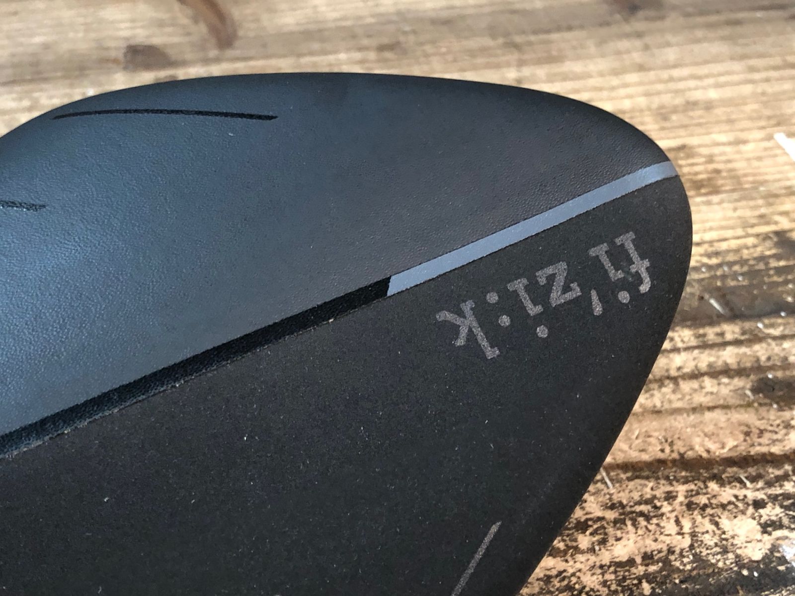 JM706 フィジーク fizik ARIONE 00 サドル 黒 カーボンレール