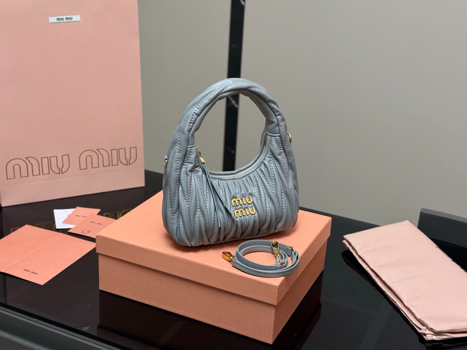 ■ ほぼ新品 ■ miu miu ハンドバック #1171HO2500 MIU MIU ワンダー ホボバッグ ? 22×11cm [本日特価|新品未使用品