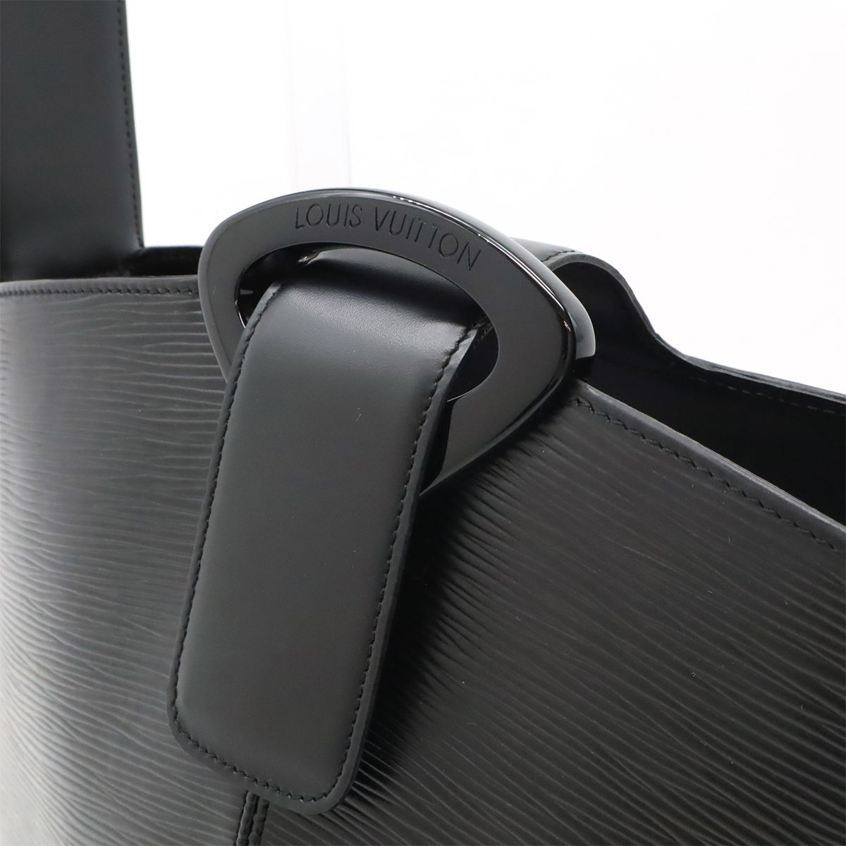 LOUIS VUITTON ルイ ヴィトン エピ レヴリ ショルダーバッグ