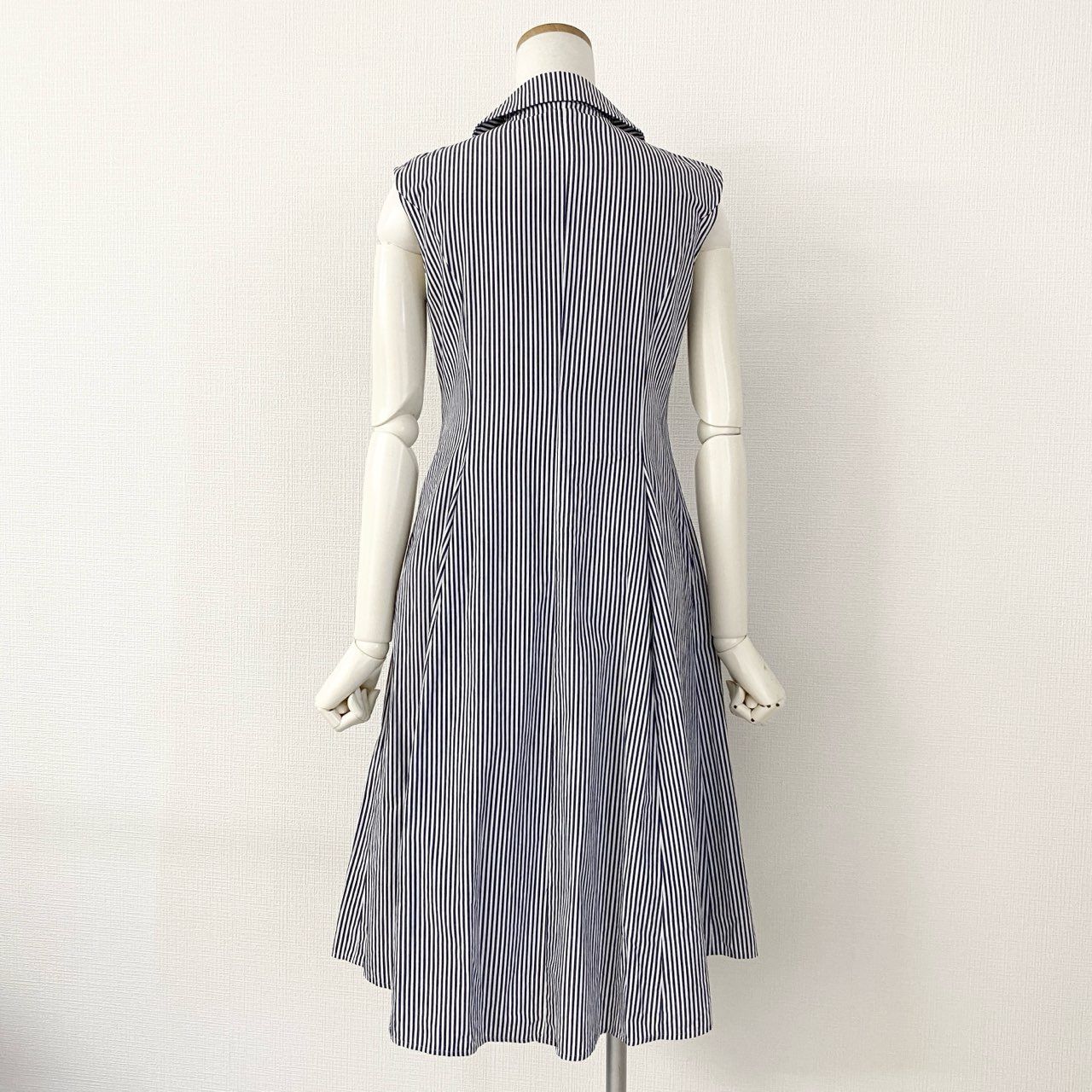 美品✨　RENE ルネ　ノースリーブ　タック　ワンピース　アイボリー　36 René - ルネ 5236100 ワンピース 36 ネイビー タックフレア
