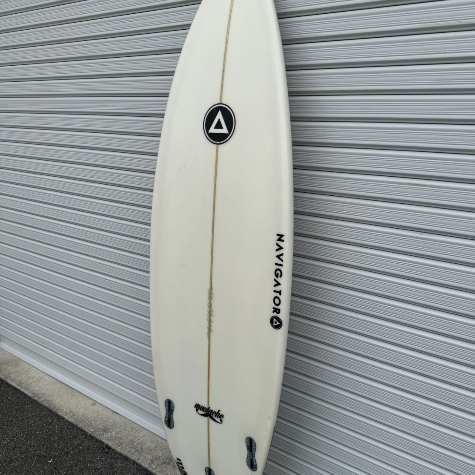 極美中古 NAVIGATOR ナビゲーター サーフボード 5'10 mustache マスターチ 30.8L ショートボード サーフィン PU  オールラウンド パフォーマンスボード - メルカリ