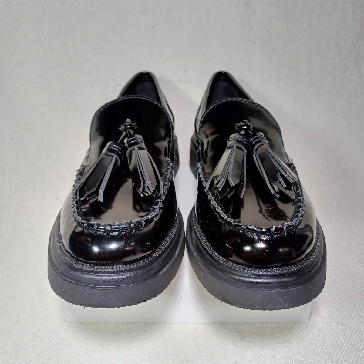 ZARA(ザラ) ZARA エナメル タッセル ローファー 255mm - メルカリ