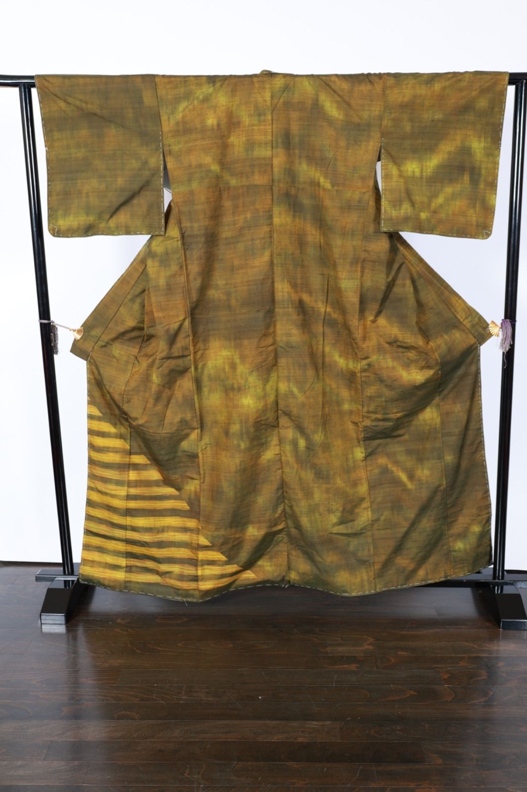 米沢紬 訪問着 新品未使用品 抹茶濃淡 緑 横段 手織り 草木染め B936