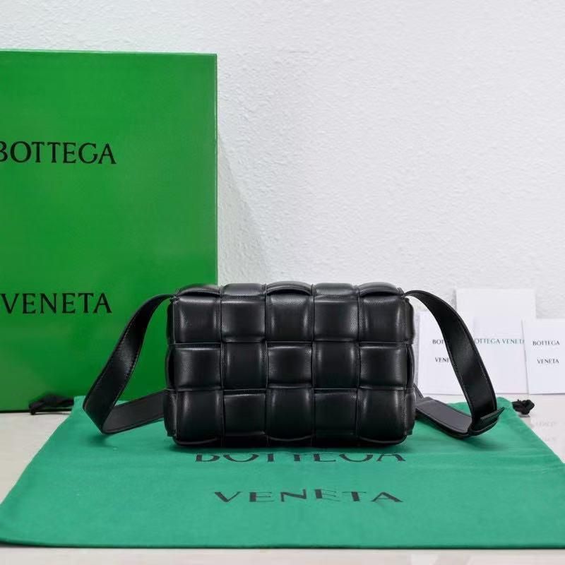 BOTTEGA VENETA カセット レザー バッグ ショルダーバッグ