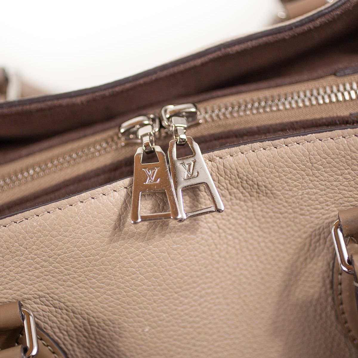 Louis Vuitton】ルイ・ヴィトン ハウメア M55031 マヒナ レザー ガレ