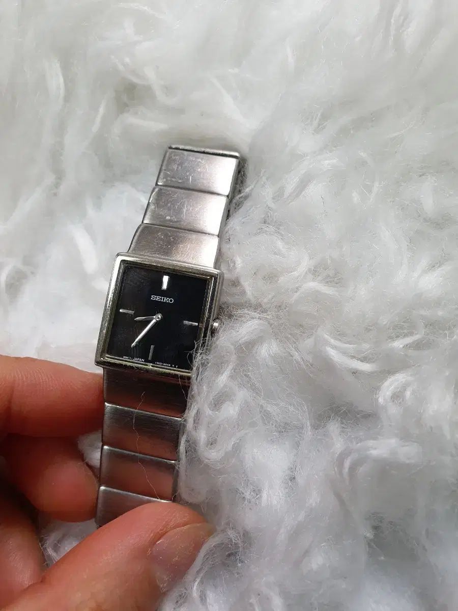 SEIKO セイコー メタル きれいな時計です 設計により 素晴らしいです コンディション 写真 参考にしてください