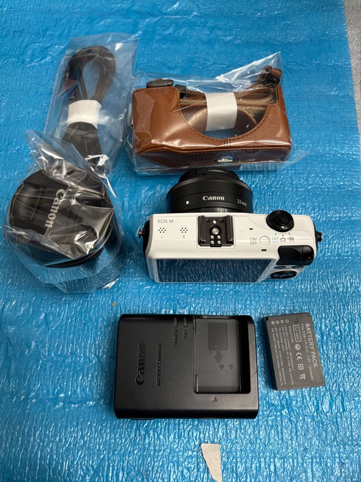 Canon eoskissM ダブルズームキット EOS Kiss キヤノン Canon M ダブルズームキット ブラック EOSKISSMBK