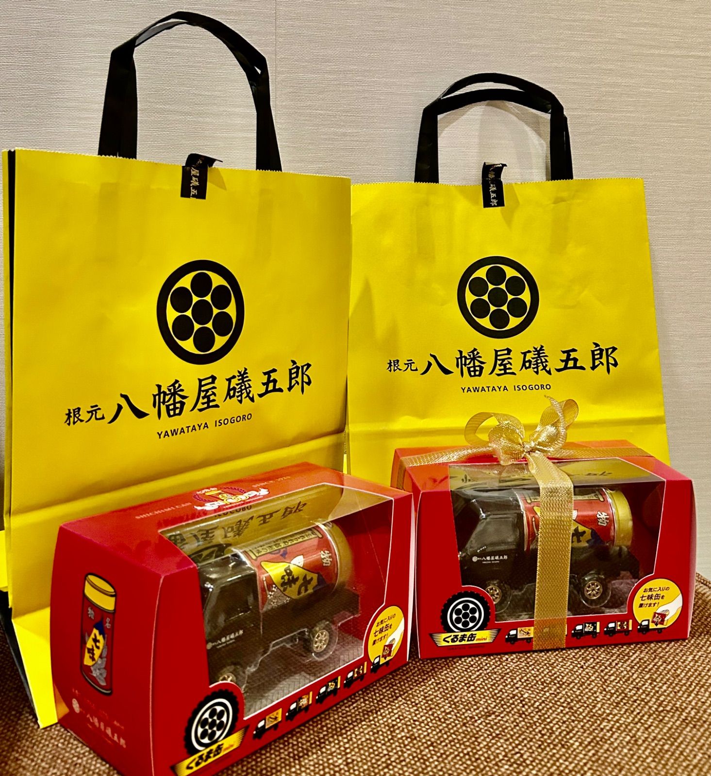 八幡屋礒五郎、七味缶100周年で限定品 ミニカー 2個セット