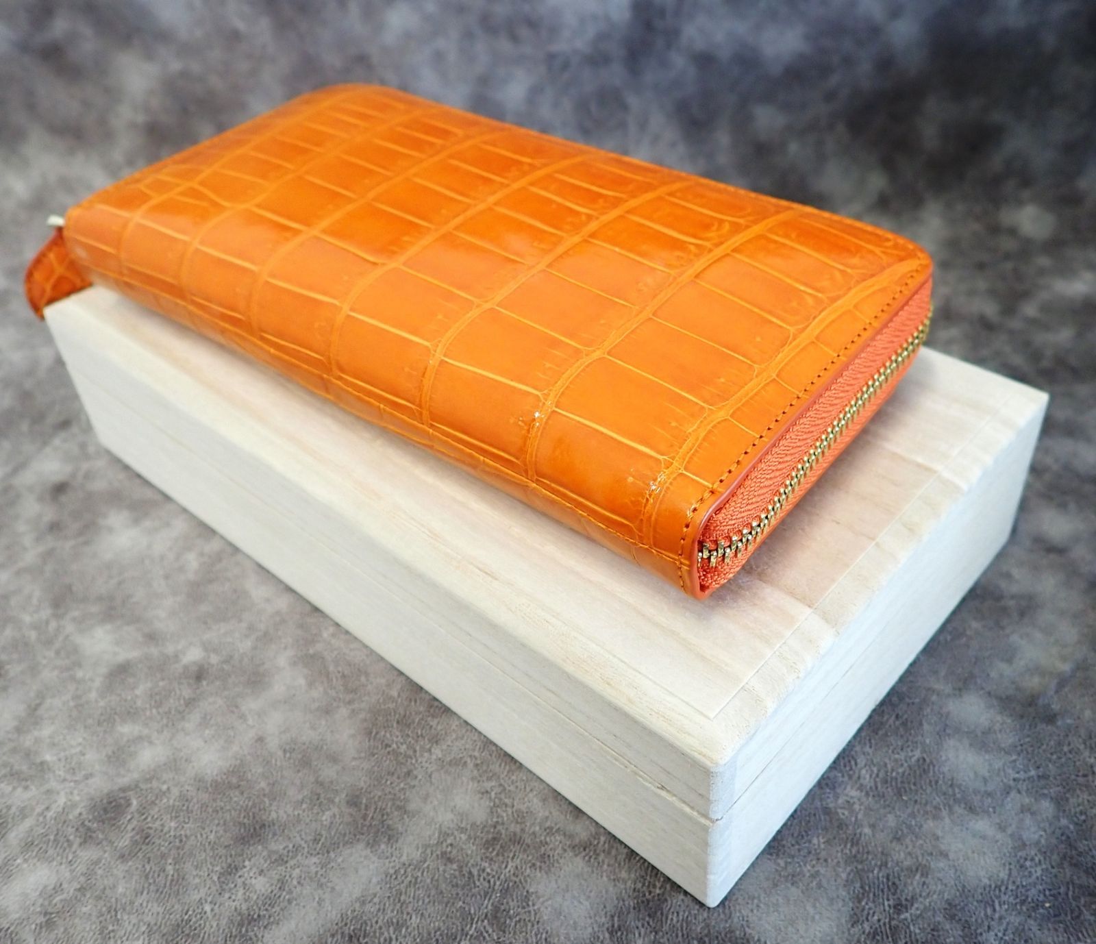 希少✨ヘンローン社製 クロコ ラウンド長財布 シャイニーオレンジ 木箱