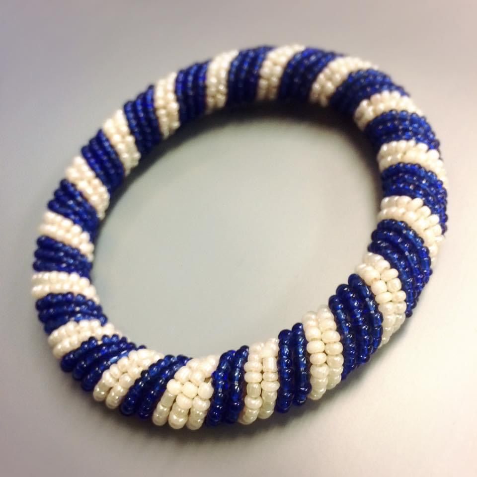 ケニア ハンドメイド ビーズブレスレット - メルカリ 