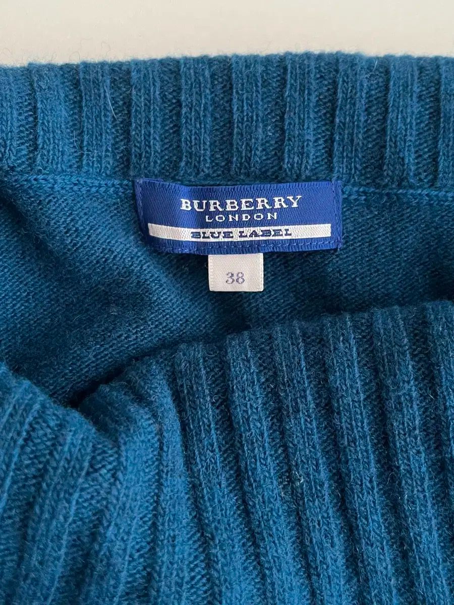 36 バーバリー ブルーレーベル タートルネック ニット ブルー WWW_MORNINGWALKER_COM