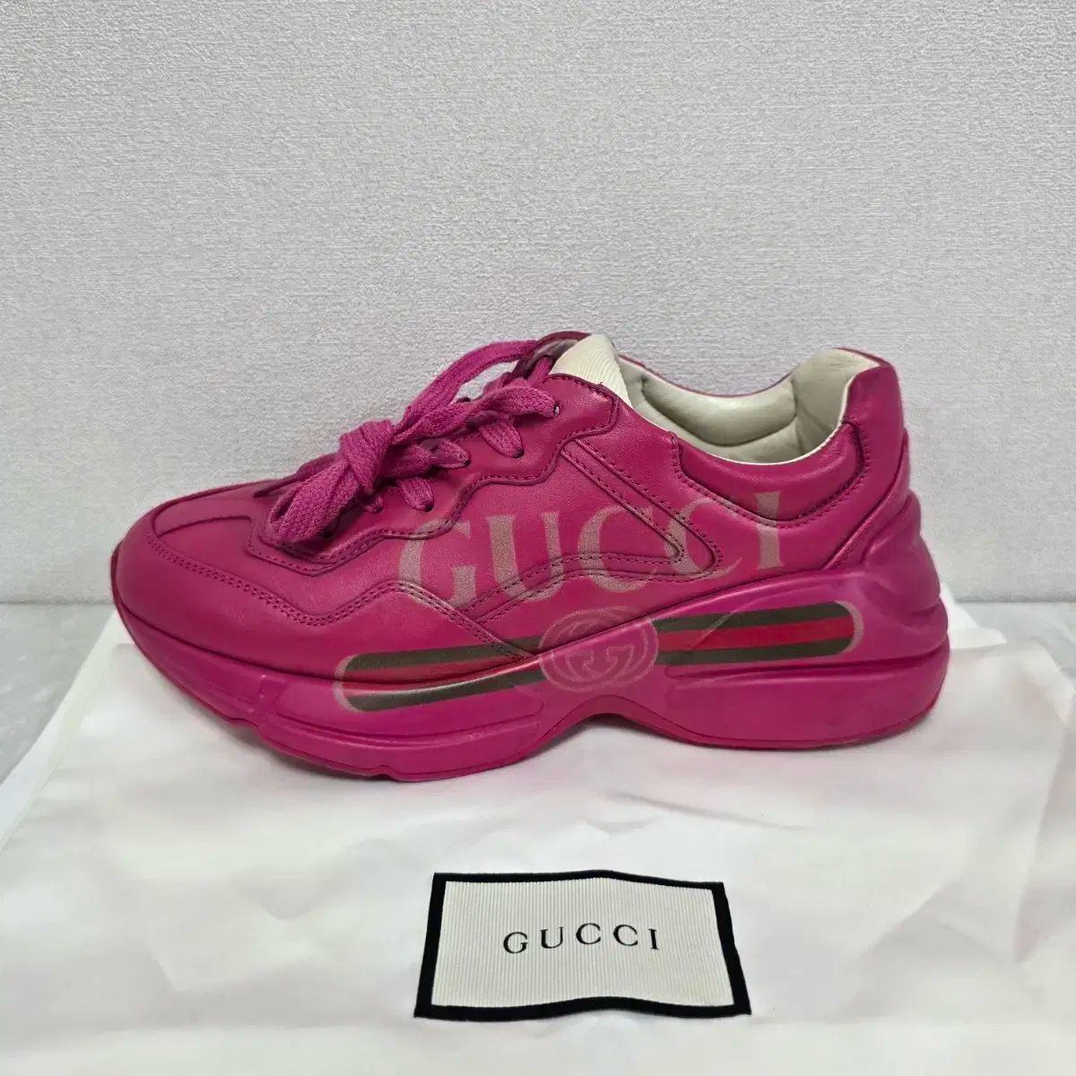 GUCCI ライトン ロゴ レザースニーカー ピンク rhyton