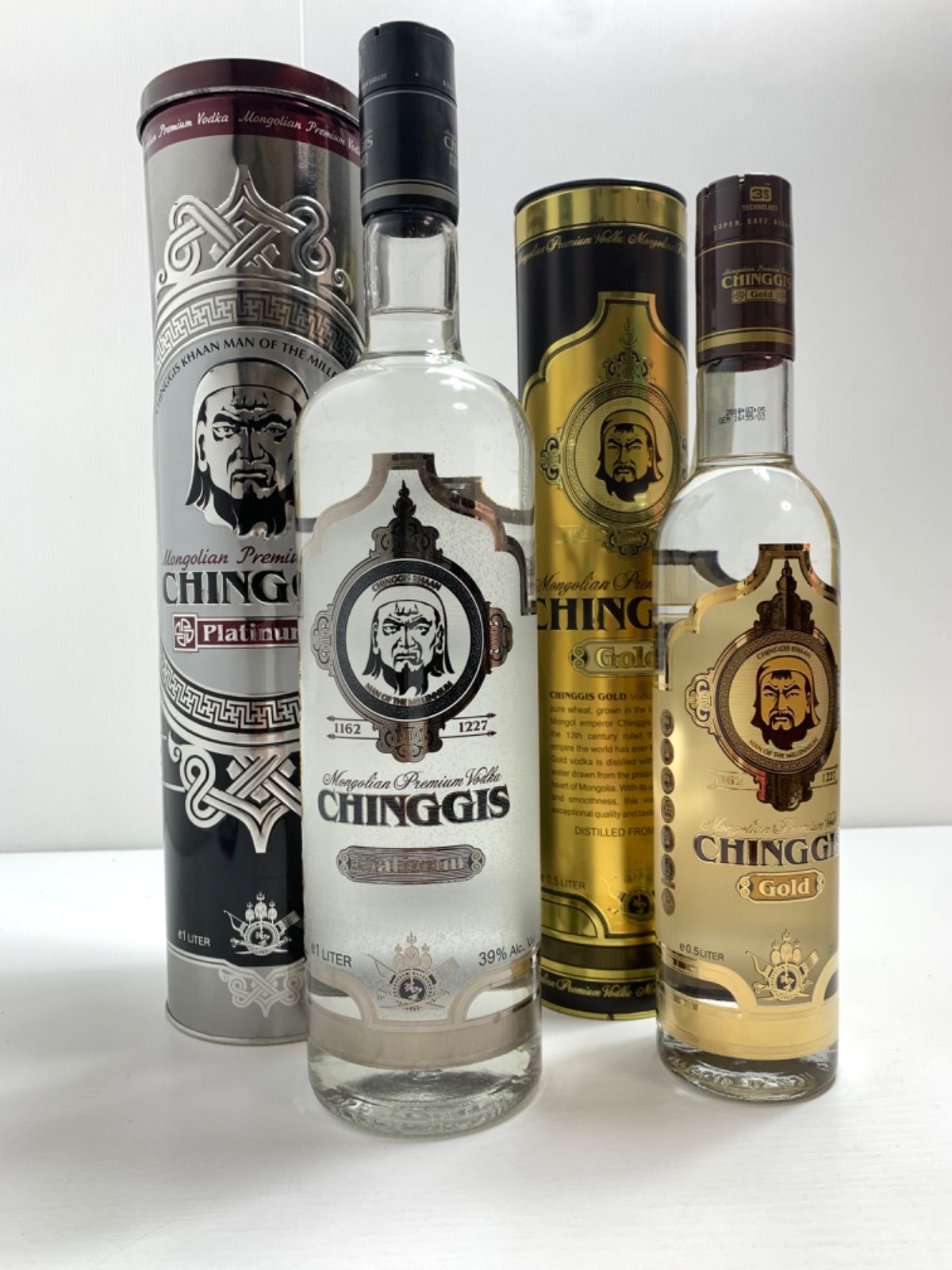 チンギスウォッカプラチナ1000ml ＆ゴールド500ml CHINGGIS Platinum & Gold. VODKA ブリキ缶