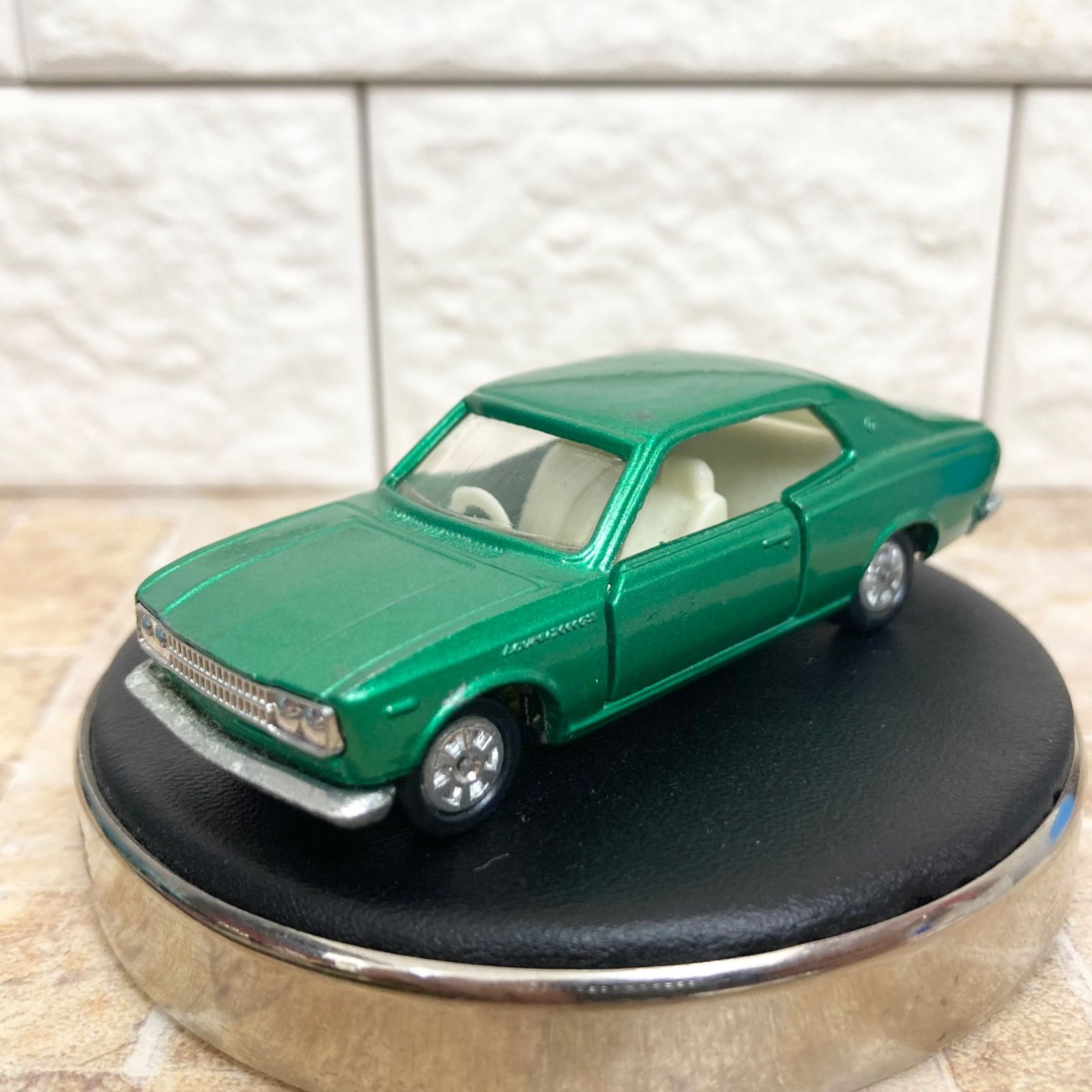 ミニカーショップ ケンボックス トミカ 黒箱☆14☆日産ローレル2000GX(緑)(1A/1Sホイール) ※14-1-1・チップ・箱少スレ・買取品・現状渡しMinicar  shop KENBOX TOMICA