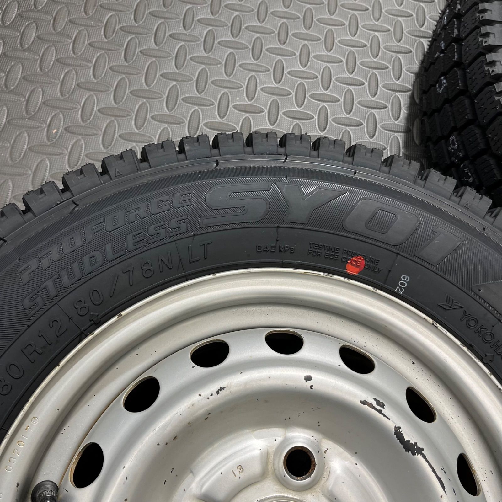 スタッドレスタイヤ