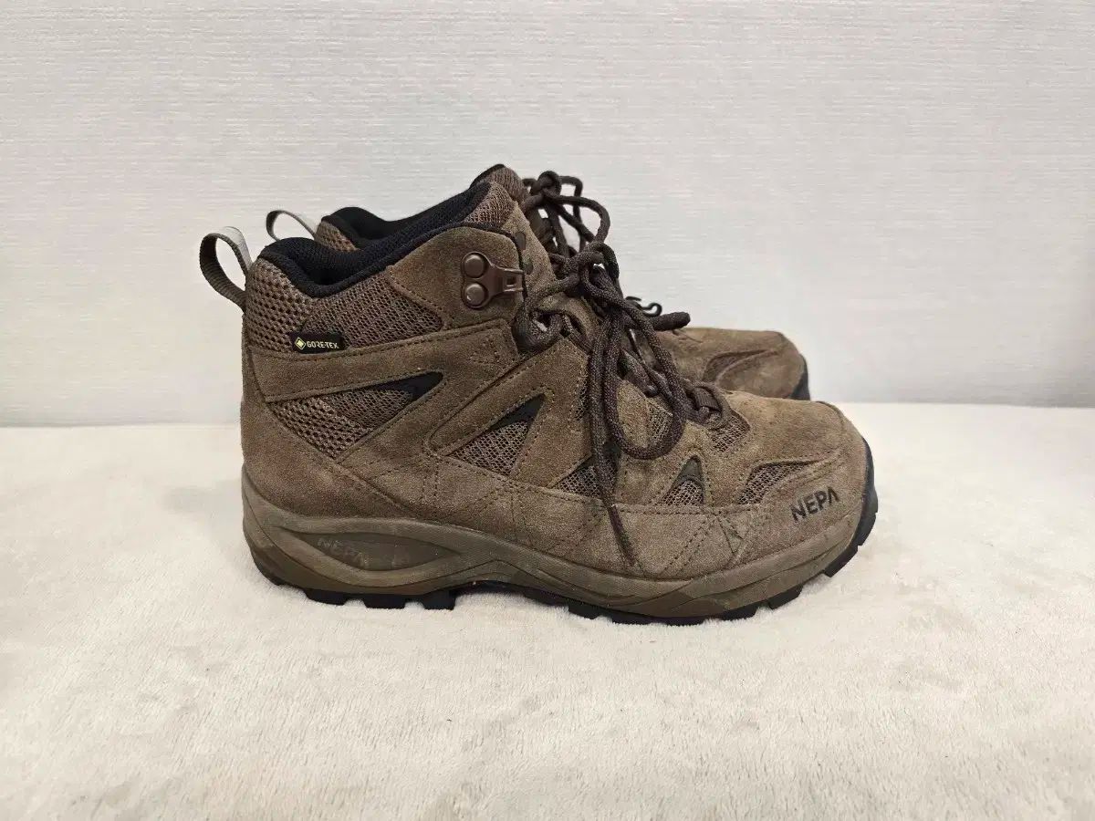 NEPA ネパ ビブラムソール カンネト GTX II 登山靴 240mm OLIVEOS_COM_TR