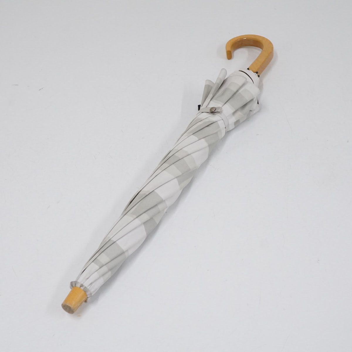 サンバリア100 完全遮光折日傘 USED品 2段折 キューブ ホワイト UV 遮