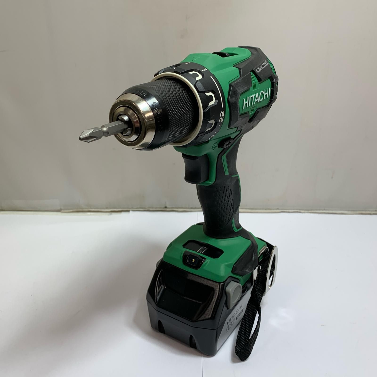 ♭♭HITACHI 日立 13mm コードレスドライバドリル 18v 充電器・充電池2