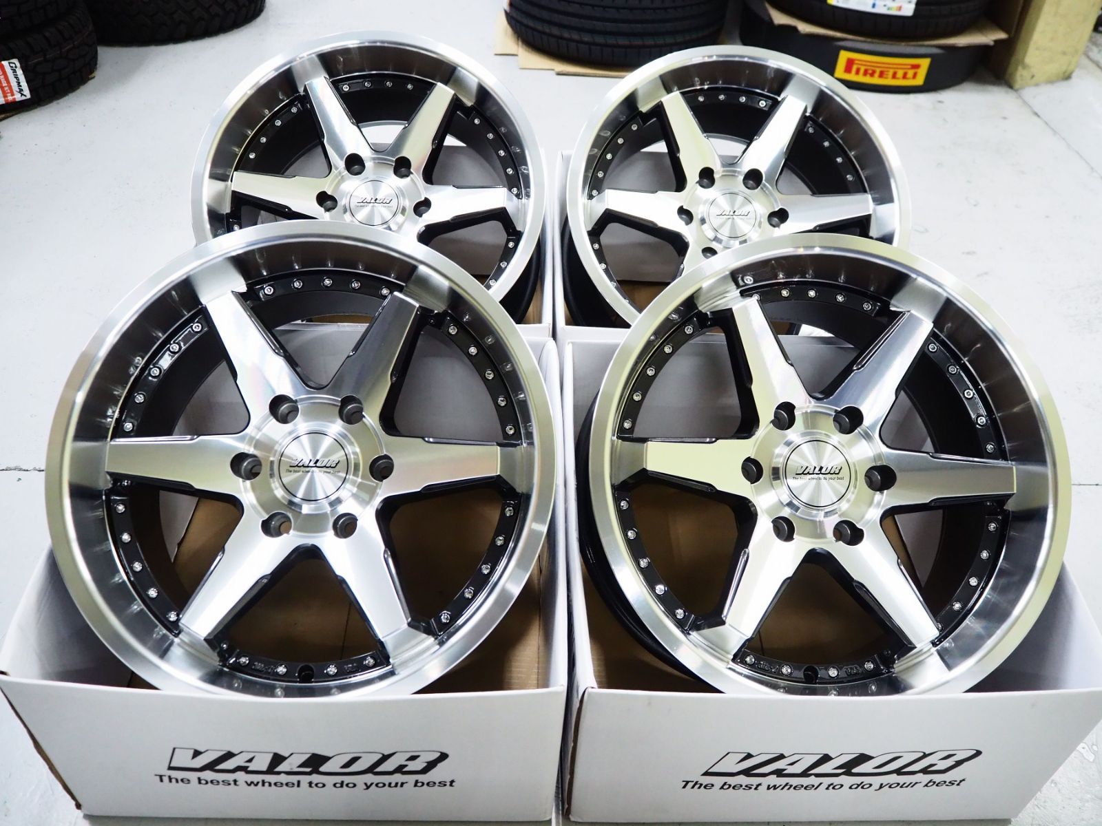 ひろ 深リム コンケイブ 要オーバーフェンダー 深リム コンケイブ 要オーバーフェンダー VALOR DCR 18inch 9.0J
