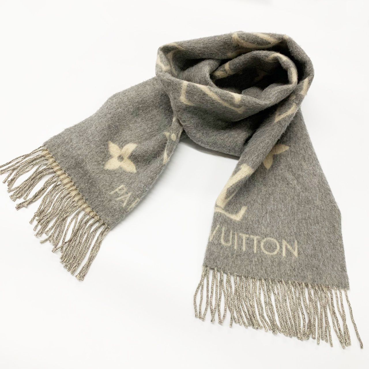 LOUIS VUITTON グレー マフラー（LOUIS VUITTON グレー マフラー