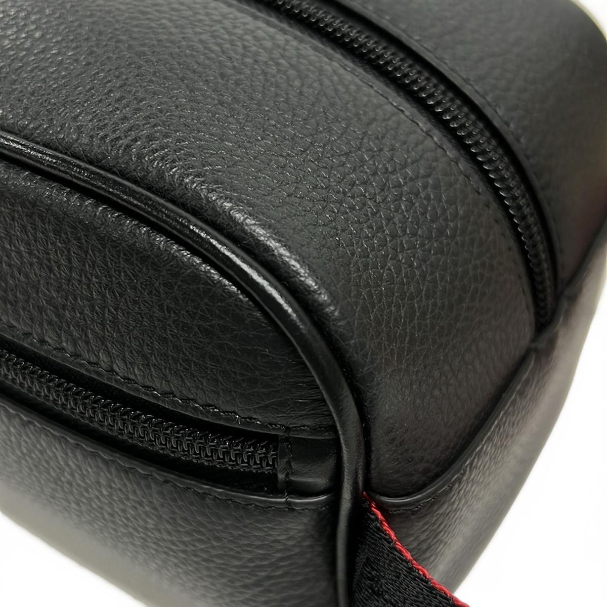 黒×レッド スタッズ