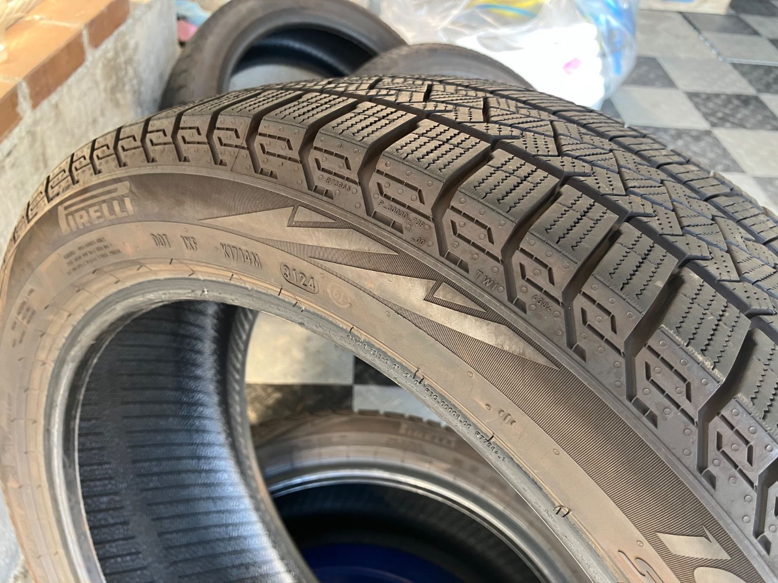PIRELLI ICEASIMMETRICO ホイール付 4本セット 美品 2024年製 PIRELLI ICE ZERO ASIMMETRICO 225/65R17 225/65-17