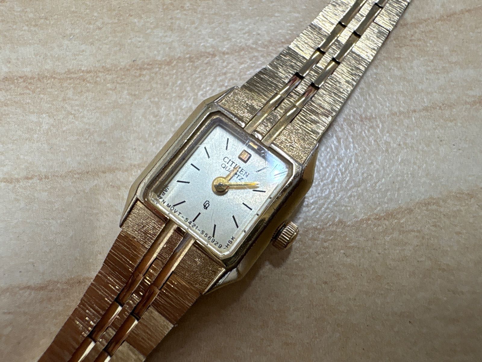 CITIZEN QZ ゴールド文字盤 5421-S56929 レディース腕時計