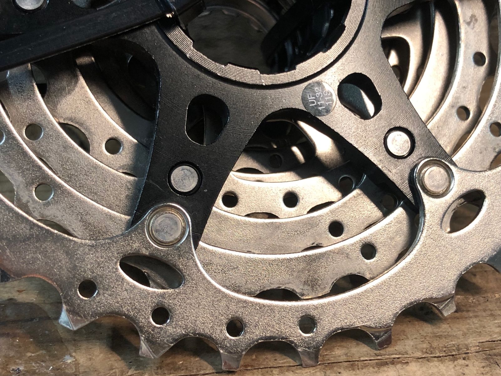 JC018 シマノ SHIMANO 105 CS-R7000 スプロケット 11-32T 11S