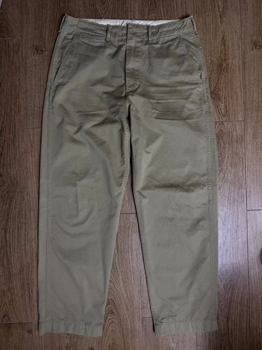 Khakis カーキ ベージュ パンツ