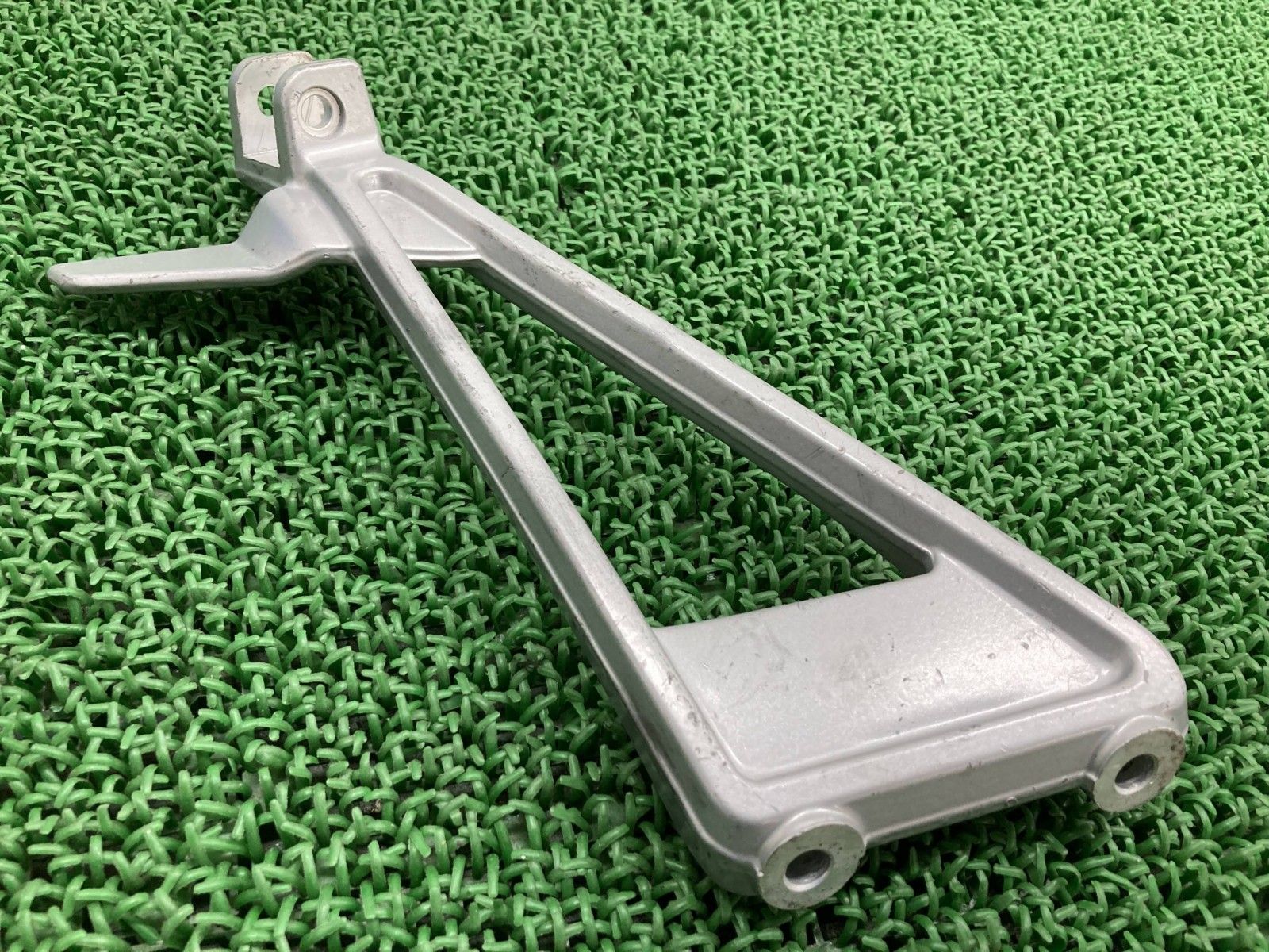 RS660 タンデムステップホルダー 左 2B005206 アプリリア 純正 バイク 部品 aprilia 曲がり無し 品 品薄 車検 Genuine pA