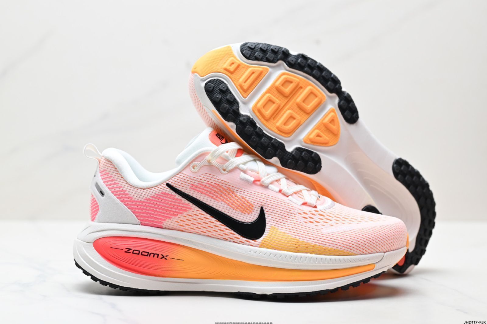  ナイキ VOMERO 18 快適クッション＆滑り止め ロートップランニングシューズ スニーカー キッズシューズ