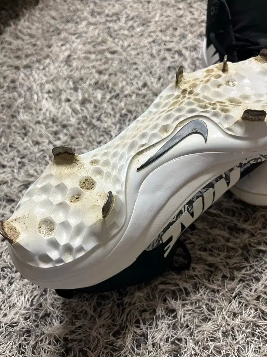 トラウト4 野球シューズ