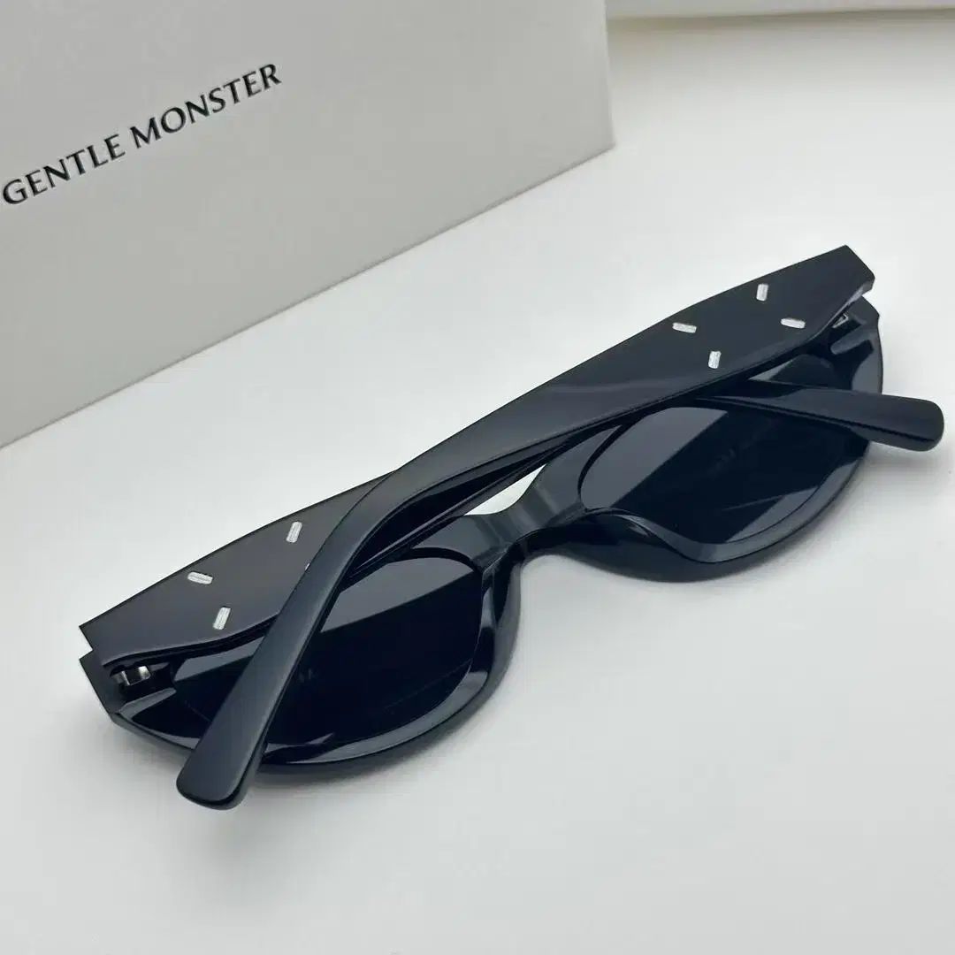 新品 ジェントルモンスター MM108サングラス 箱附 男女兼用 新品 ジェントルモンスター MM108サングラス 箱附 男女兼用