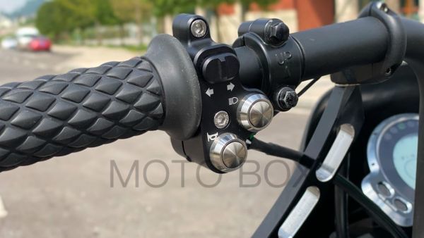 スポーツスター