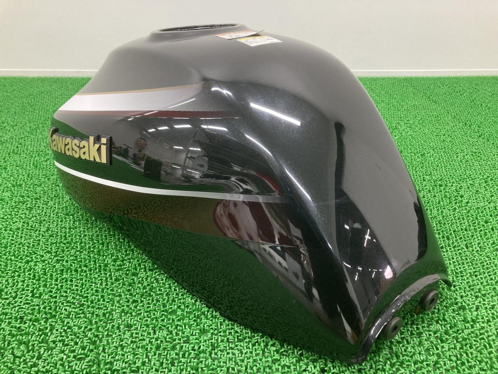 ZRX1200ダエグ タンク 黒M カワサキ 純正 ZRT20D DAEG メタリックスパークブラック フューエルタンク 修復素材に 品薄 【中古】 11 ZRX1200ダエグ タンク 黒M カワサキ 純正 バイク 部品 ZRT20D DAEG