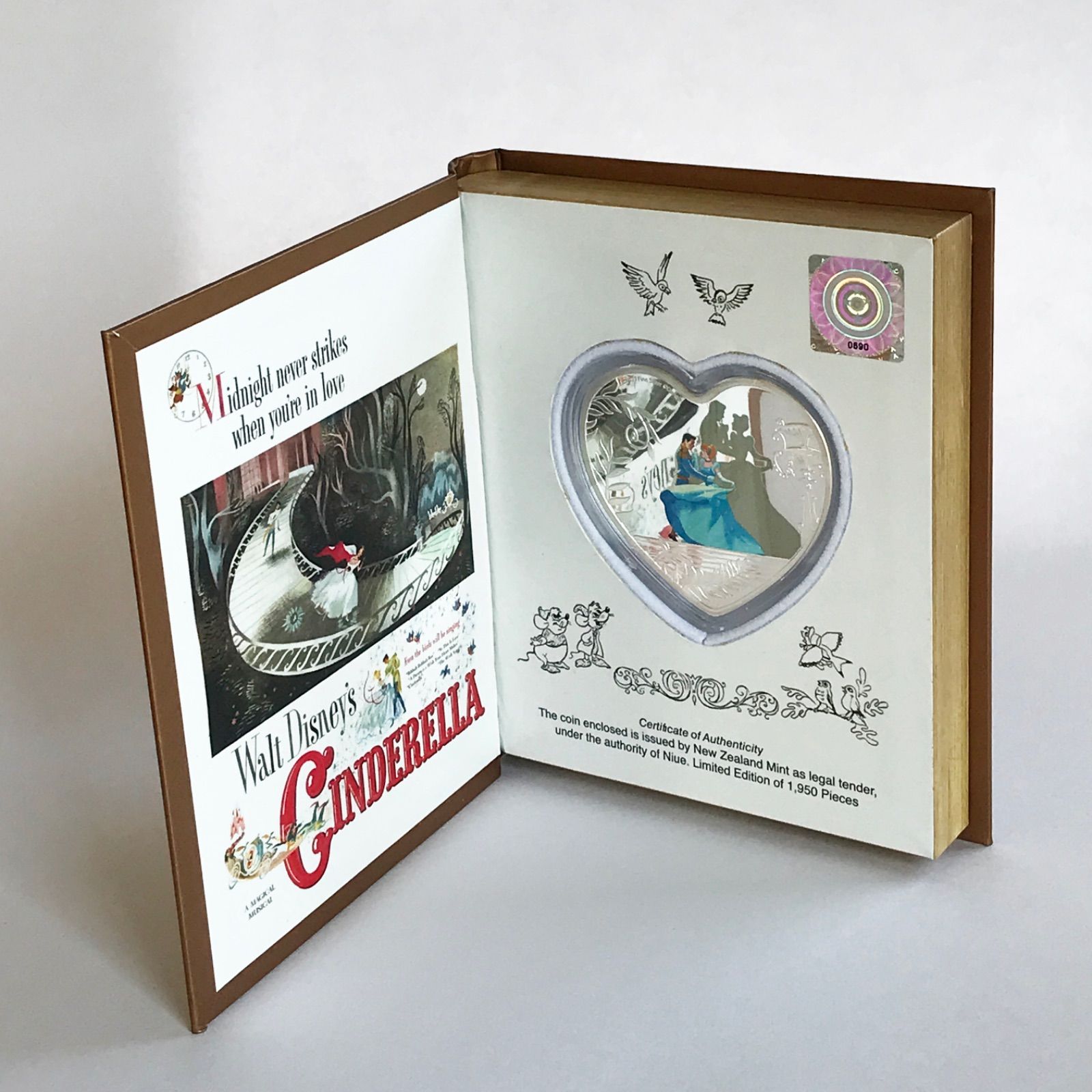 世界1,950枚限定】2020年 ディズニー『シンデレラ』70周年記念 1オンス 銀貨（ハート型）