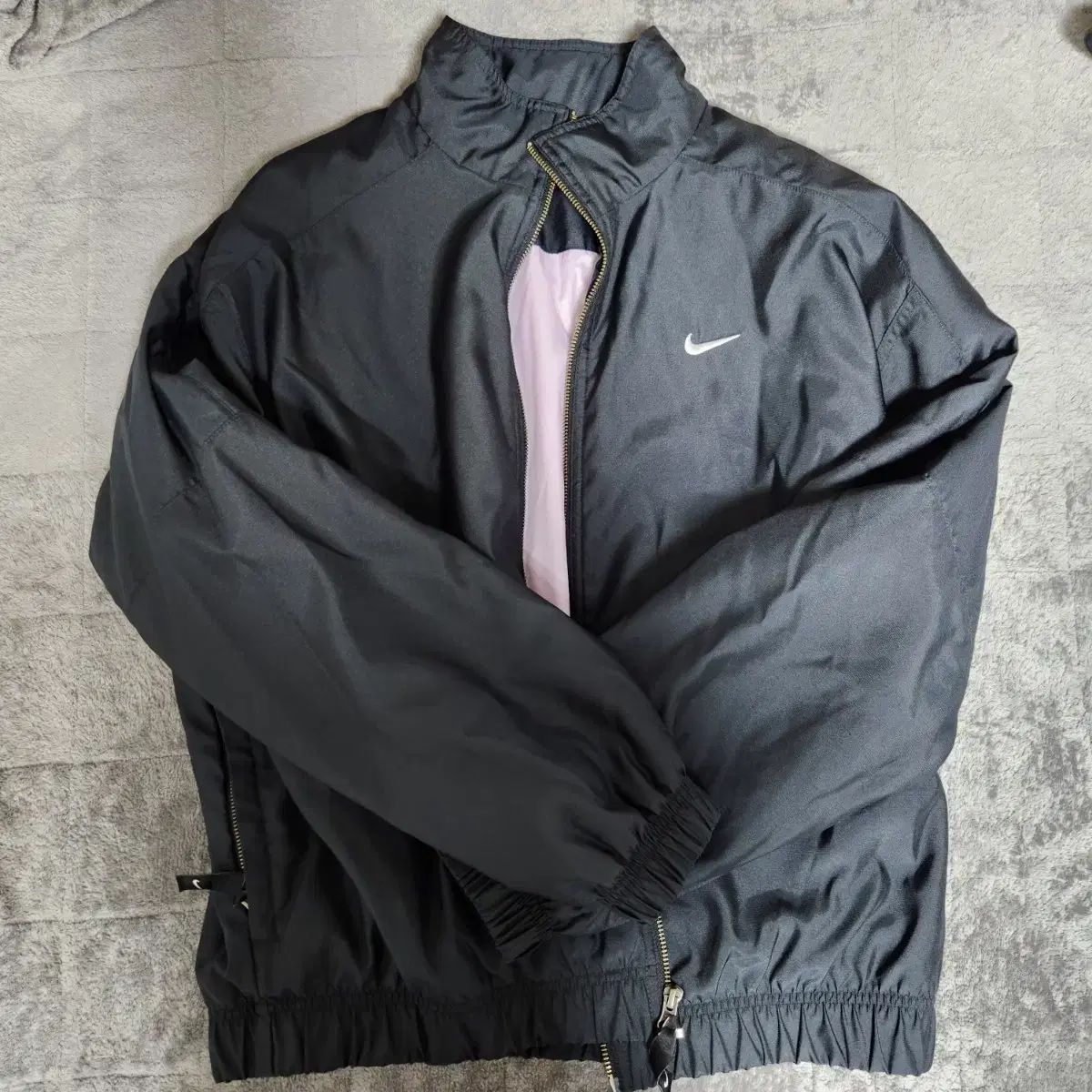 【美品】アンダーアーマー　野球トレーニングシューズ　ブラック　26.5cm Nike(ナイキ） NRG ソロスウッシュ スウッシュ サテン ボンバー